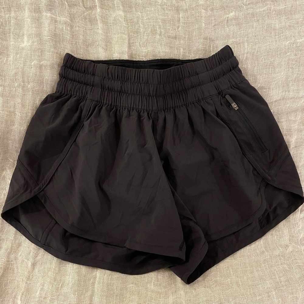 Lululemon Tracker Shorts 4” Size 4